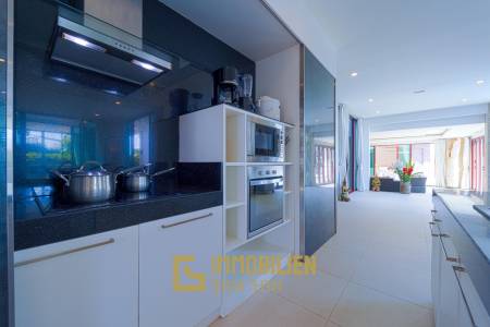 Surface habitable de 480 m² / 5 chambres + 5 salles de bains / Terrain de 1 400 m²