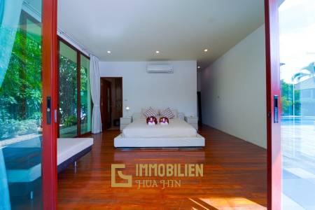 Surface habitable de 480 m² / 5 chambres + 5 salles de bains / Terrain de 1 400 m²