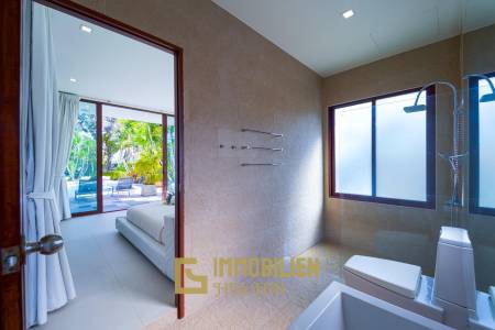 Surface habitable de 480 m² / 5 chambres + 5 salles de bains / Terrain de 1 400 m²