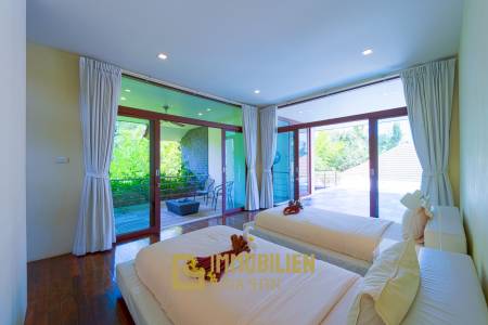 Surface habitable de 480 m² / 5 chambres + 5 salles de bains / Terrain de 1 400 m²