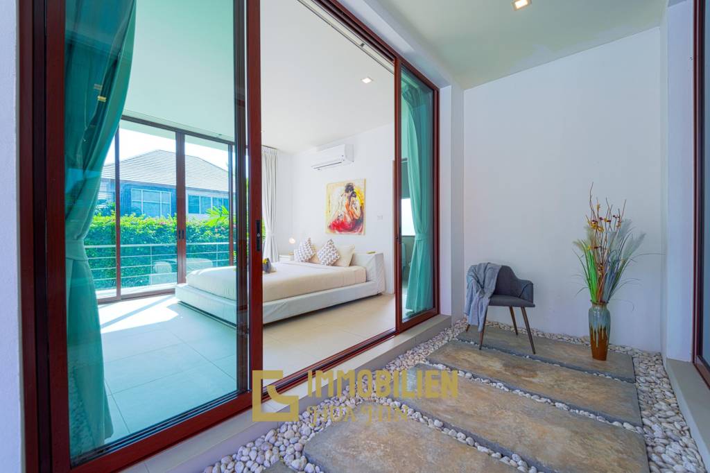 Surface habitable de 480 m² / 5 chambres + 5 salles de bains / Terrain de 1 400 m²