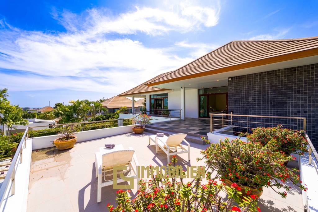 Surface habitable de 480 m² / 5 chambres + 5 salles de bains / Terrain de 1 400 m²