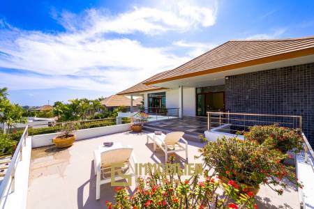 Surface habitable de 480 m² / 5 chambres + 5 salles de bains / Terrain de 1 400 m²