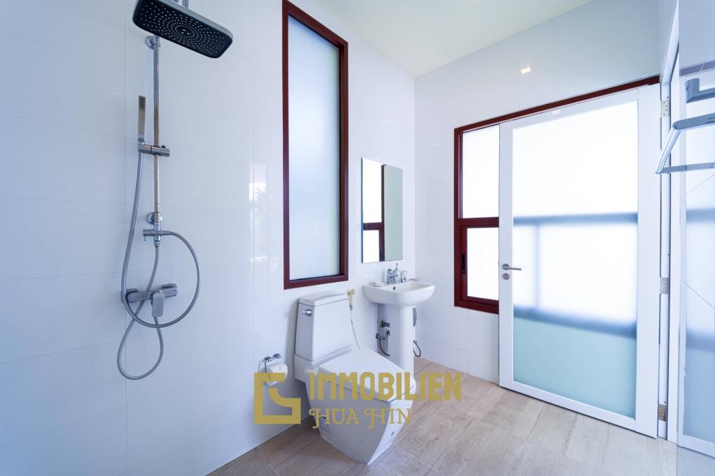 Surface habitable de 480 m² / 5 chambres + 5 salles de bains / Terrain de 1 400 m²