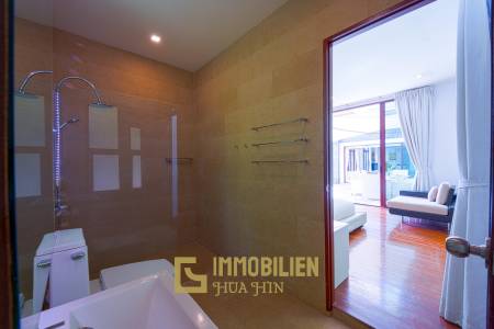 Surface habitable de 480 m² / 5 chambres + 5 salles de bains / Terrain de 1 400 m²