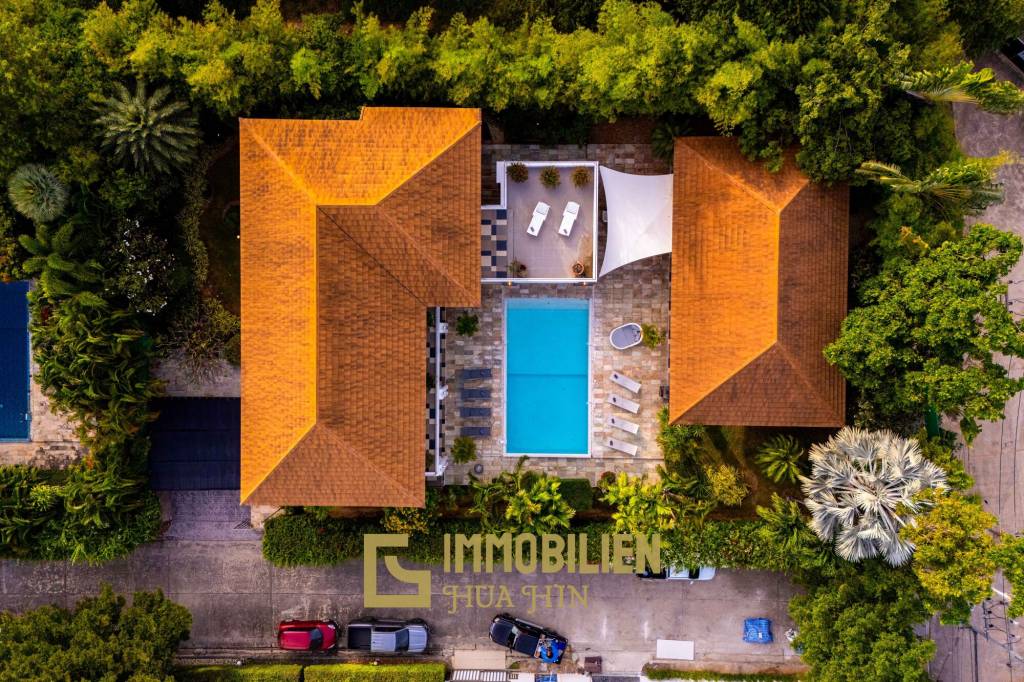 Surface habitable de 480 m² / 5 chambres + 5 salles de bains / Terrain de 1 400 m²