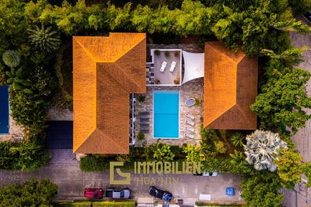 Surface habitable de 480 m² / 5 chambres + 5 salles de bains / Terrain de 1 400 m²