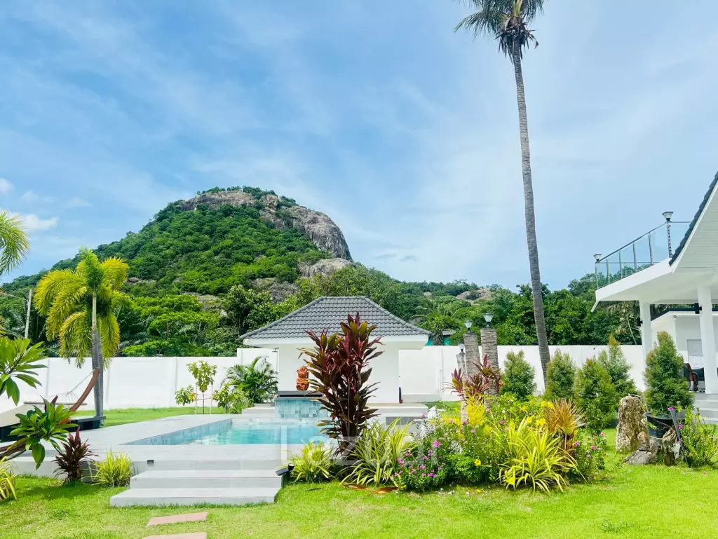 Modern Pool Villa with Panoramic Mountain Views
