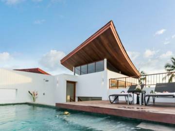 PRANALUX : Beautiful 3 Bed Pool Villa with Sea Views