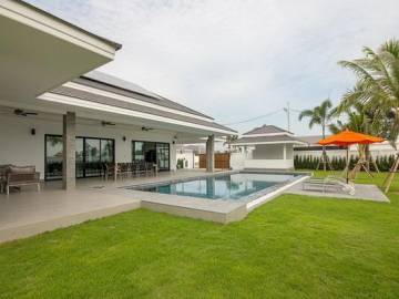 THE CLOUDS : Great Design 3 Bed Pool Villa