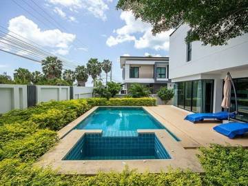 BAAN GLAI TALAY: 2 Storey 3 Bed Pool Villa