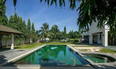 Luxury 4 Bed Pool Villa on Large Land Plot