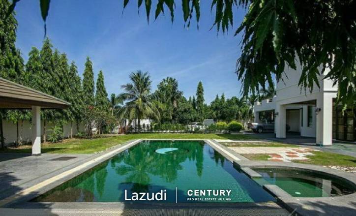 Luxury 4 Bed Pool Villa on Large Land Plot