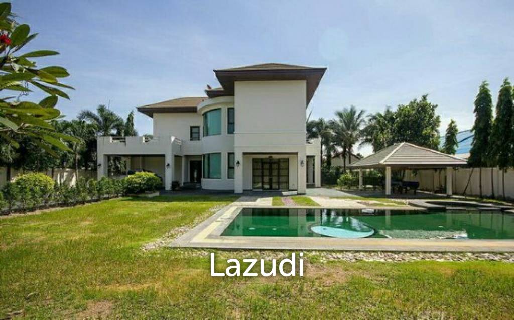 Luxury 4 Bed Pool Villa on Large Land Plot