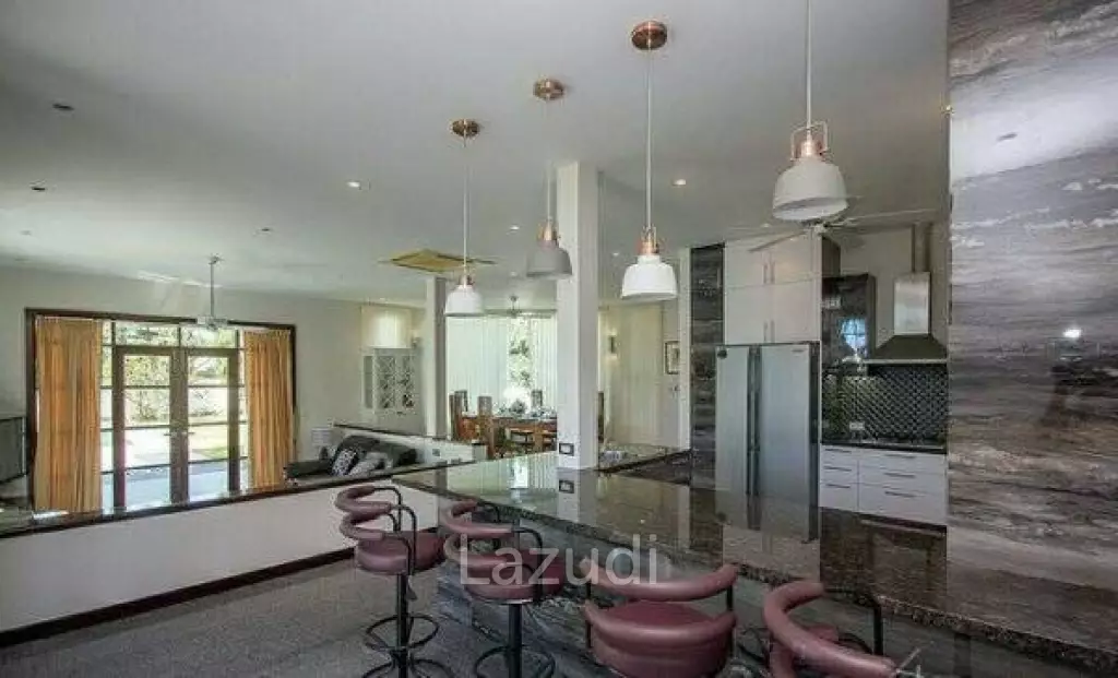 Luxury 4 Bed Pool Villa on Large Land Plot