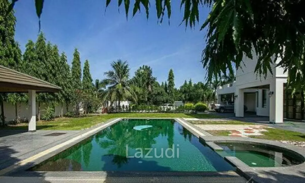 Luxury 4 Bed Pool Villa on Large Land Plot