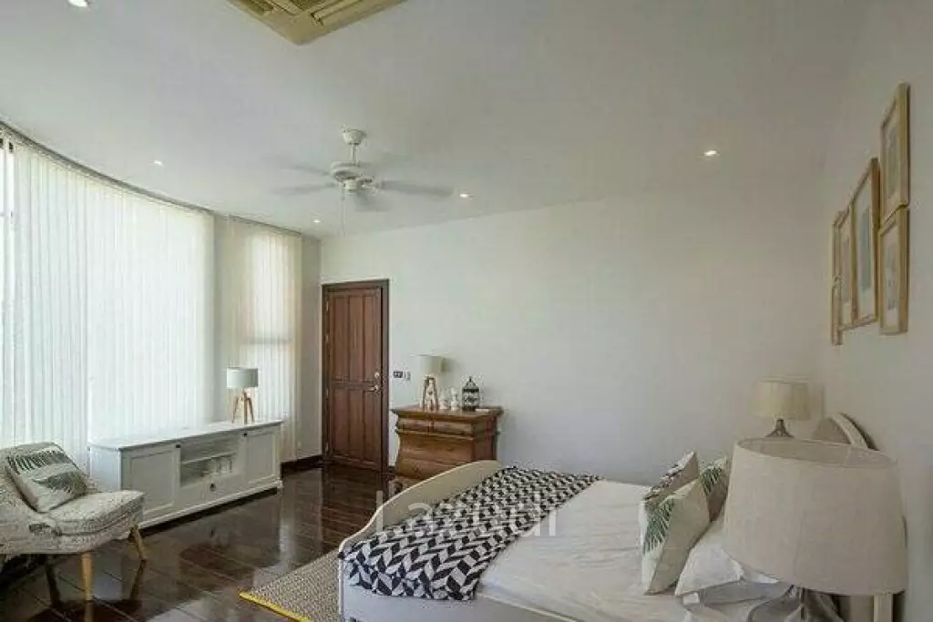 Luxury 4 Bed Pool Villa on Large Land Plot