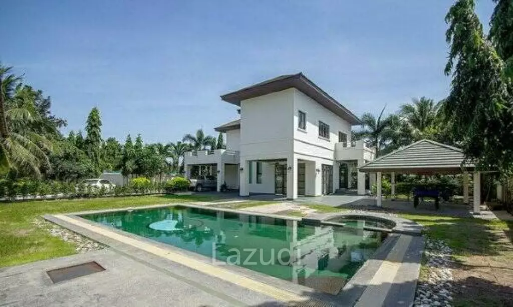 Luxury 4 Bed Pool Villa on Large Land Plot