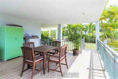 THE HEIGHTS 2: 2 Storey Pool Villa with clear Panoramic Views of the Sea and Mountains