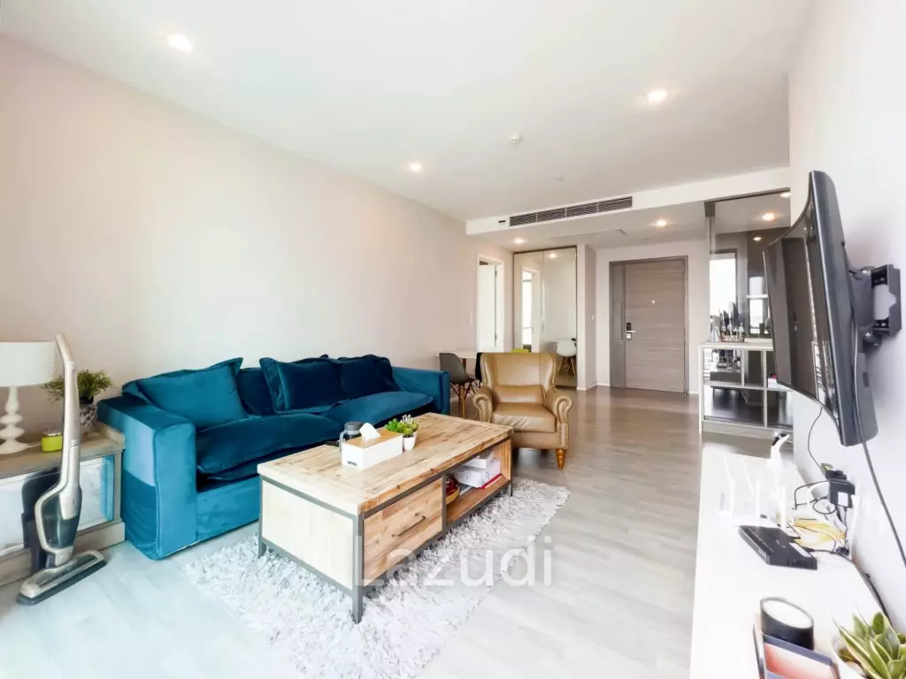 2 Bed 2 Bath 83 SQ.M The Room Sukhumvit 69