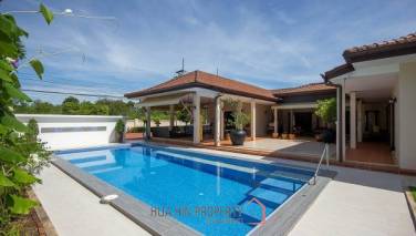 WATER GARDENS : Beautiful Design 3 Bed Pool Villa.