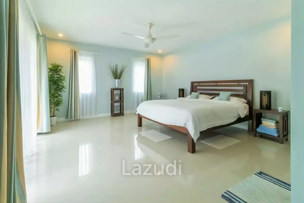 Great Quality 4 Bed Pool Villa near Dolphin Bay Beach