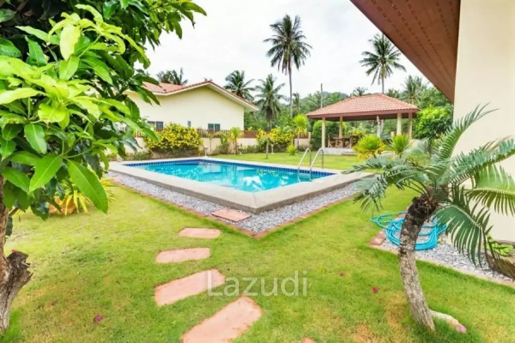 Great Quality 4 Bed Pool Villa near Dolphin Bay Beach