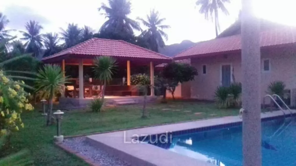 Great Quality 4 Bed Pool Villa near Dolphin Bay Beach