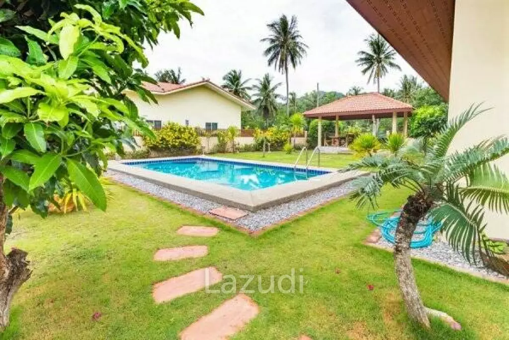 Great Quality 4 Bed Pool Villa near Dolphin Bay Beach