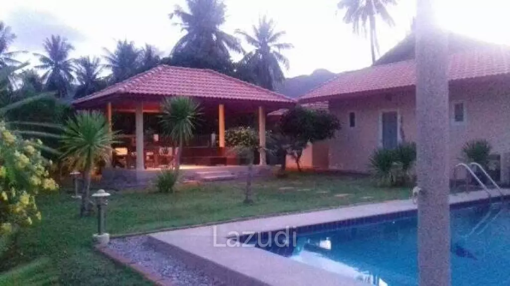 Great Quality 4 Bed Pool Villa near Dolphin Bay Beach