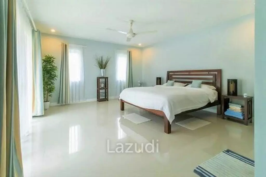 Great Quality 4 Bed Pool Villa near Dolphin Bay Beach