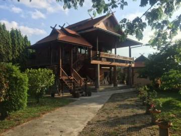 Beautiful Teak Villa next beautiful Serene Pranburi River