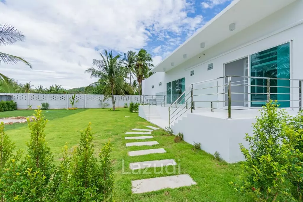 Well Designed Modern 4 Bed pool Villa on large land plot and near the beach.