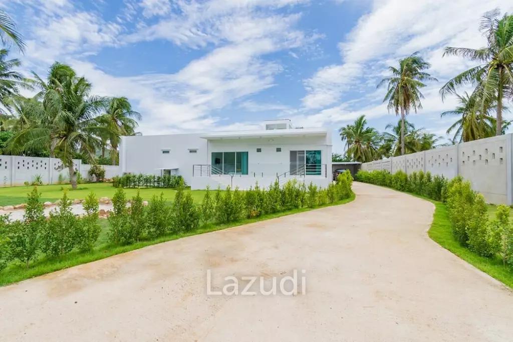 Well Designed Modern 4 Bed pool Villa on large land plot and near the beach.