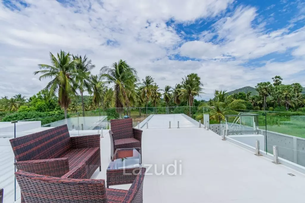Well Designed Modern 4 Bed pool Villa on large land plot and near the beach.