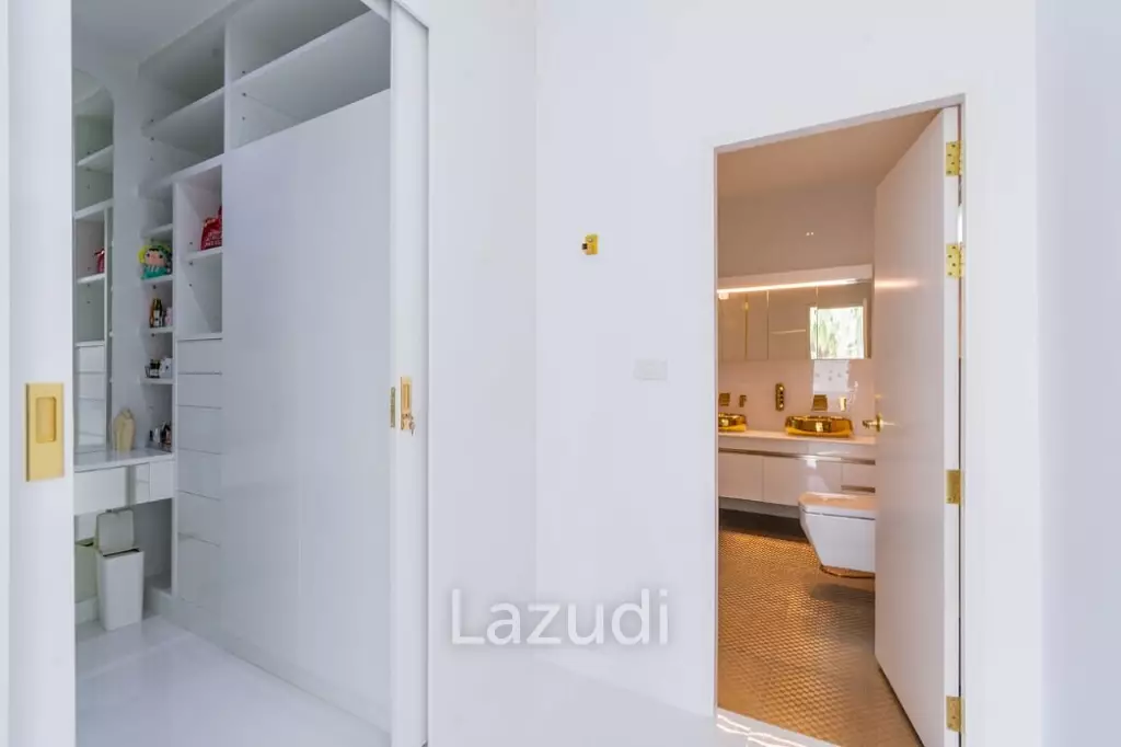 Well Designed Modern 4 Bed pool Villa on large land plot and near the beach.