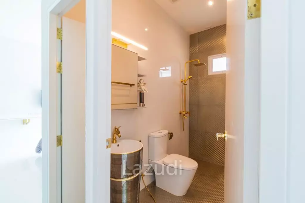 Well Designed Modern 4 Bed pool Villa on large land plot and near the beach.