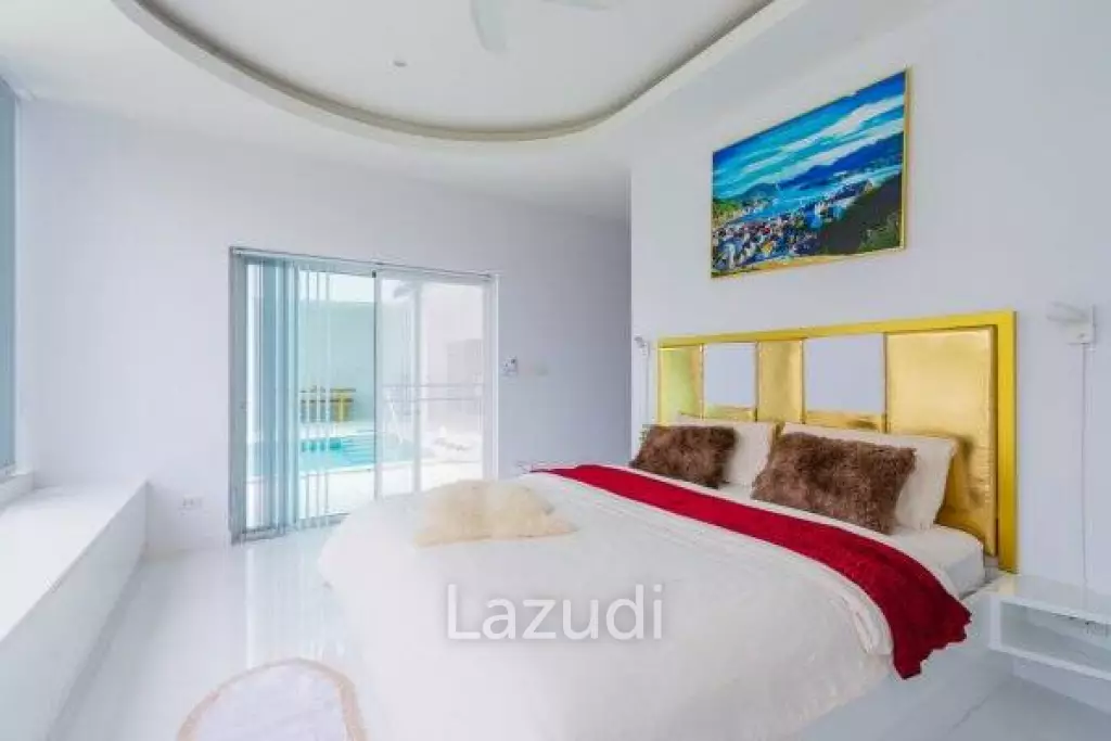 Well Designed Modern 4 Bed pool Villa on large land plot and near the beach.