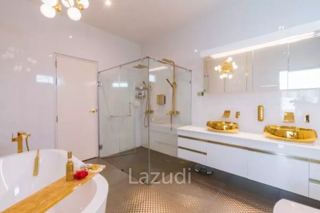 Well Designed Modern 4 Bed pool Villa on large land plot and near the beach.