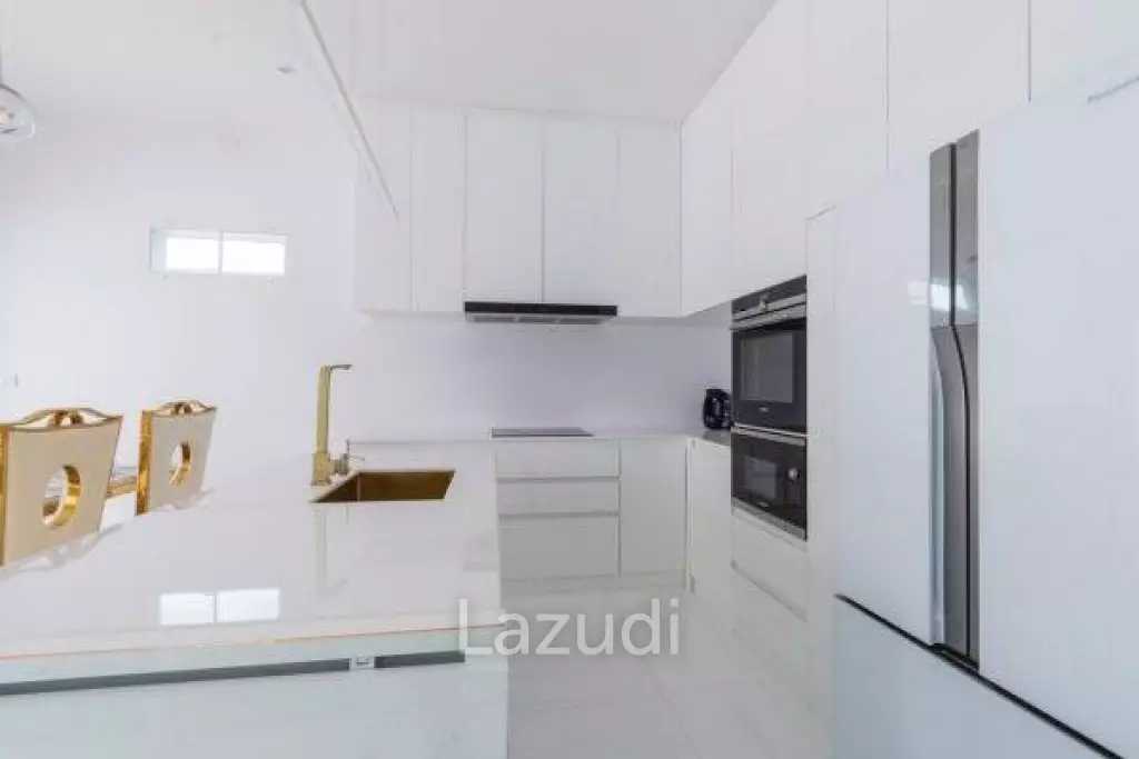 Well Designed Modern 4 Bed pool Villa on large land plot and near the beach.