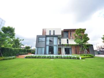 4 Bed 5 Bath 449 SQ.M. B10 Altitude Mastery Sukhumvit