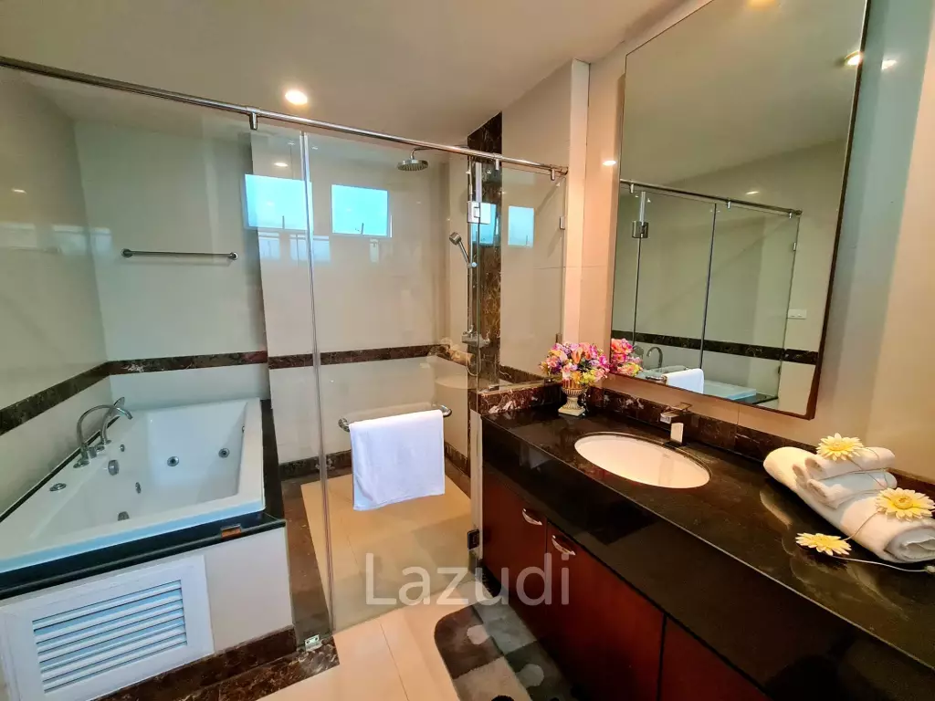 3 Bed 3 Bath 270 SQ.M Piyathip Place