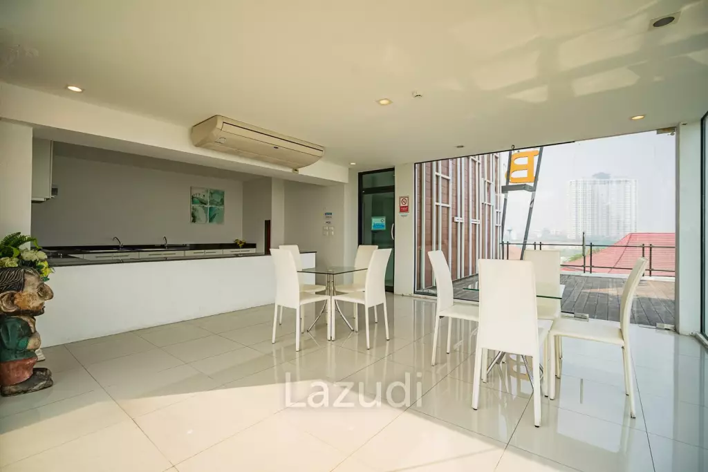 Boat condo 2bedroom end unit - Quick sale