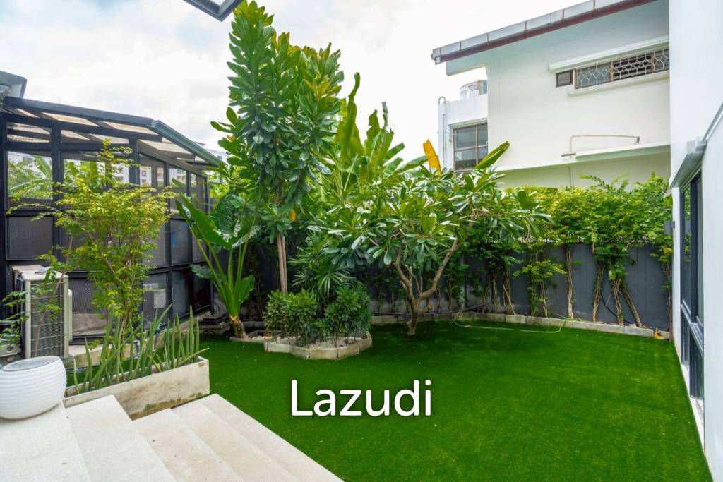 5 Bed 900 SQ.M Single House in Sukhumvit 71