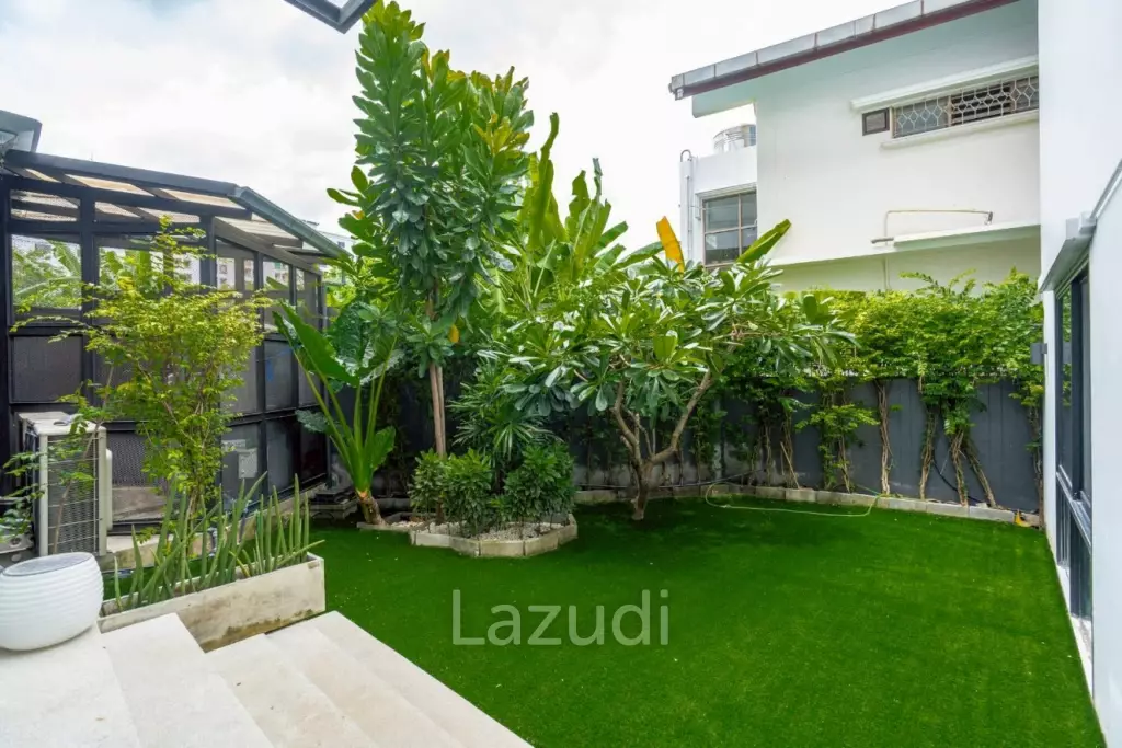 5 Bed 900 SQ.M Single House in Sukhumvit 71