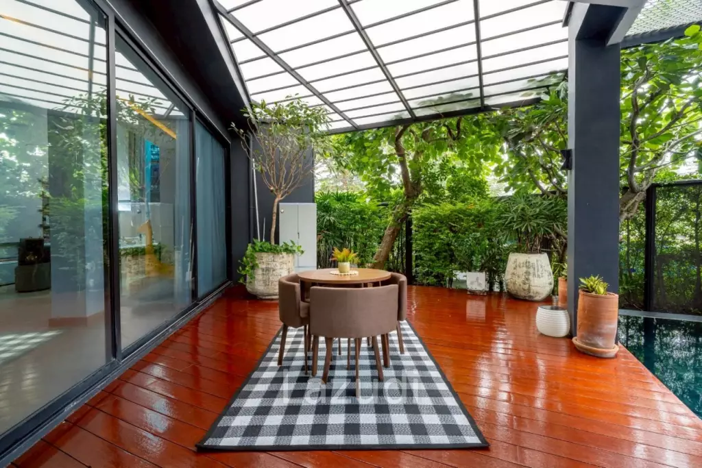 5 Bed 900 SQ.M Single House in Sukhumvit 71