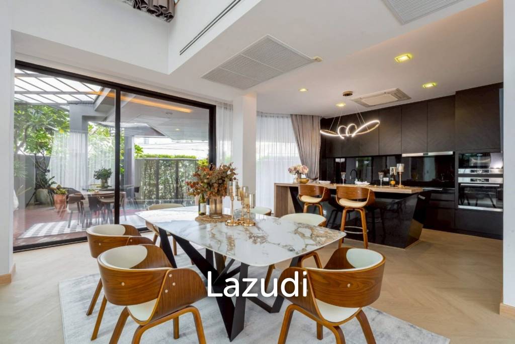 5 Bed 900 SQ.M Single House in Sukhumvit 71