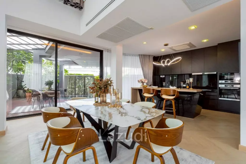 5 Bed 900 SQ.M Single House in Sukhumvit 71