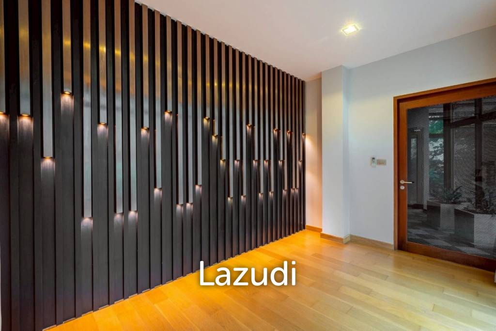 5 Bed 900 SQ.M Single House in Sukhumvit 71