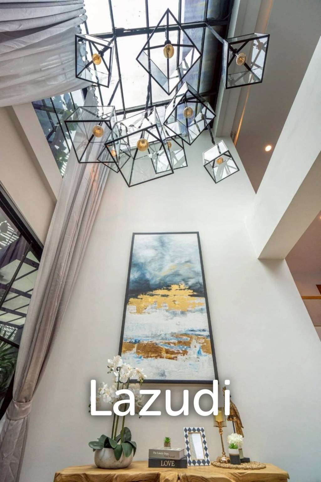 5 Bed 900 SQ.M Single House in Sukhumvit 71